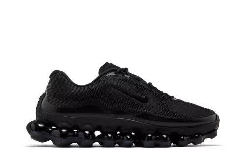 Nike Air Liquid Max Triple Black alacsony szárú sneaker – termékfotó, oldalnézet