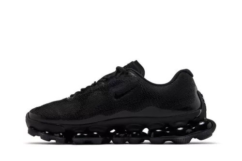 Nike Air Liquid Max Triple Black alacsony szárú sneaker – termékfotó, oldalnézet