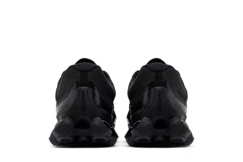 Nike Air Liquid Max Triple Black alacsony szárú sneaker – termékfotó, oldalnézet
