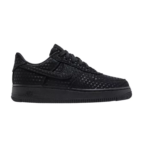 Nike Air Force 1 Low Valentine's Day Triple Black (2026) (Women's) alacsony szárú sneaker – termékfotó, oldalnézet