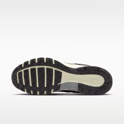 Nike P-6000 SE Anthracite Metallic Pewter alacsony szárú sneaker – termékfotó, oldalnézet