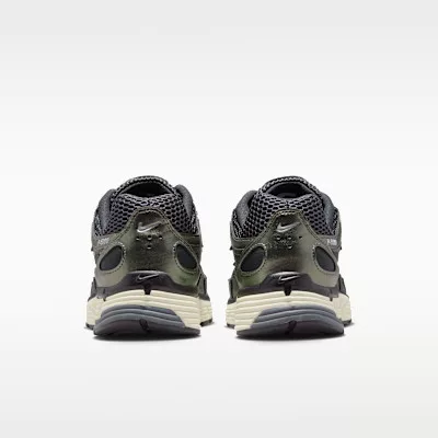 Nike P-6000 SE Anthracite Metallic Pewter alacsony szárú sneaker – termékfotó, oldalnézet