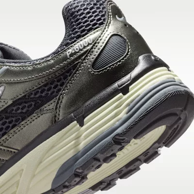 Nike P-6000 SE Anthracite Metallic Pewter alacsony szárú sneaker – termékfotó, oldalnézet