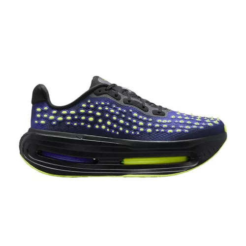 Nike Vomero Premium QS Black Volt Glow alacsony szárú sneaker – termékfotó, oldalnézet