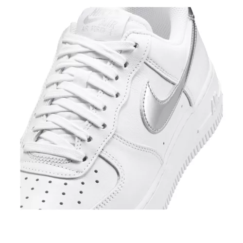 Nike Air Force 1 '07 SE White Metallic Silver alacsony szárú sneaker – termékfotó, oldalnézet