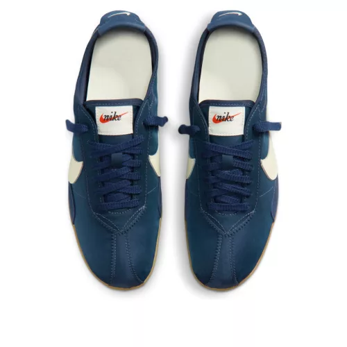 Nike Moon Shoe Midnight Navy Gum alacsony szárú sneaker – termékfotó, oldalnézet