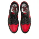 Jordan 1 Retro Low OG Banned alacsony szárú sneaker – termékfotó, oldalnézet
