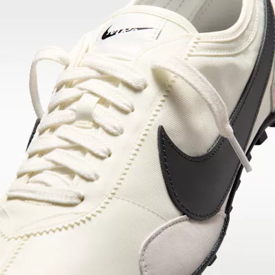 Nike Moon Shoe Sail Black alacsony szárú sneaker – termékfotó, oldalnézet