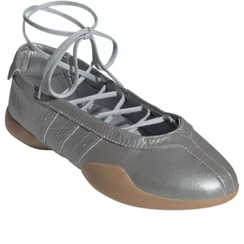adidas Taekwondo Mei Ballet Silver Metallic Gum (Women's) sneaker – termékfotó, oldalnézet