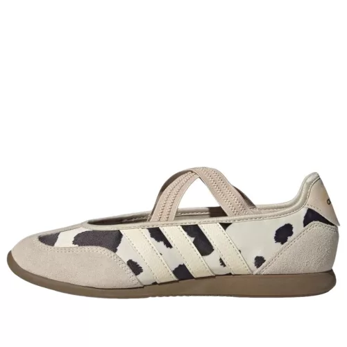 Adidas Barreda Mary Jane Cow Print alacsony szárú sneaker – termékfotó, oldalnézet