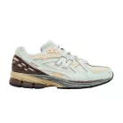 New Balance 1906D Clay Ash Licorice alacsony szárú sneaker – termékfotó, oldalnézet