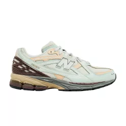 New Balance 1906D Clay Ash Licorice alacsony szárú sneaker – termékfotó, oldalnézet