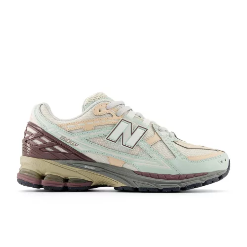 New Balance 1906D Clay Ash Licorice alacsony szárú sneaker – termékfotó, oldalnézet