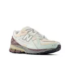 New Balance 1906D Clay Ash Licorice alacsony szárú sneaker – termékfotó, oldalnézet