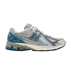 New Balance 1906R Silver Metallic Terrarium alacsony szárú sneaker – termékfotó, oldalnézet