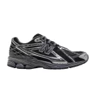 New Balance 1906R Phantom Dark Grey Metallic Silver alacsony szárú sneaker – termékfotó, oldalnézet