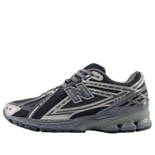New Balance 1906R Phantom Dark Grey Metallic Silver alacsony szárú sneaker – termékfotó, oldalnézet