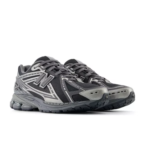 New Balance 1906R Phantom Dark Grey Metallic Silver alacsony szárú sneaker – termékfotó, oldalnézet