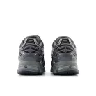 New Balance 1906R Phantom Dark Grey Metallic Silver alacsony szárú sneaker – termékfotó, oldalnézet