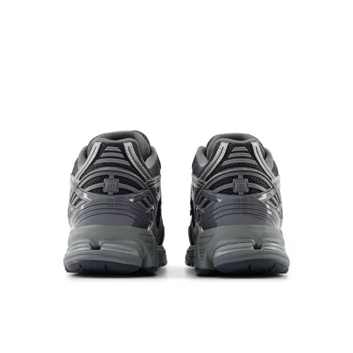 New Balance 1906R Phantom Dark Grey Metallic Silver alacsony szárú sneaker – termékfotó, oldalnézet
