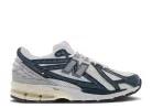 1906R 'White Navy' Footlocker Exclusive alacsony szárú sneaker – termékfotó, oldalnézet