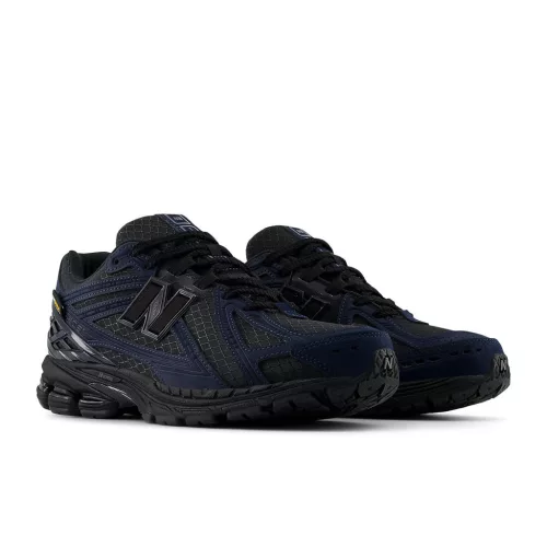 New Balance 1906R Cordura Outerspace alacsony szárú sneaker – termékfotó, oldalnézet