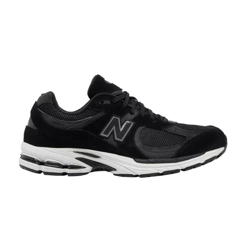 New Balance 2002R Black Gunmetal alacsony szárú sneaker – termékfotó, oldalnézet