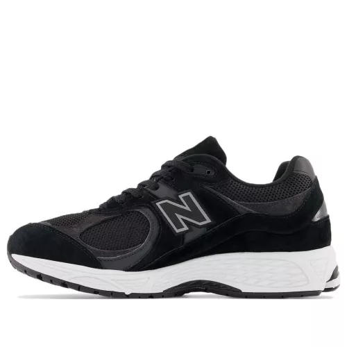 New Balance 2002R Black Gunmetal alacsony szárú sneaker – termékfotó, oldalnézet