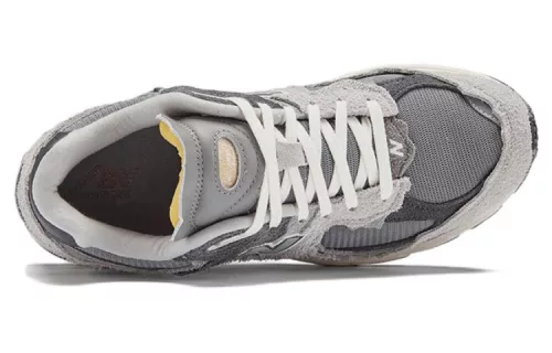 New Balance 2002R Protection Pack Rain Cloud alacsony szárú sneaker – termékfotó, oldalnézet