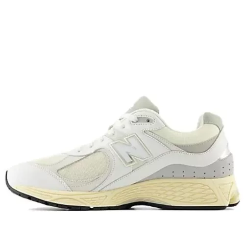 New Balance 2002R White Gold alacsony szárú sneaker – termékfotó, oldalnézet