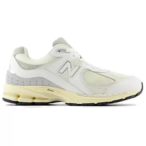 New Balance 2002R White Gold alacsony szárú sneaker – termékfotó, oldalnézet