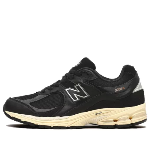 New Balance 2002R Black Vintage alacsony szárú sneaker – termékfotó, oldalnézet