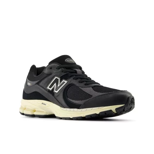 New Balance 2002R Black Vintage alacsony szárú sneaker – termékfotó, oldalnézet