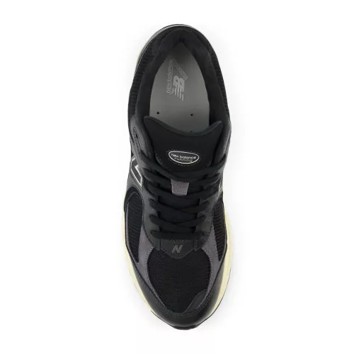 New Balance 2002R Black Vintage alacsony szárú sneaker – termékfotó, oldalnézet