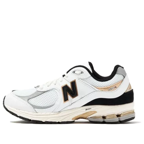 New Balance 2002R White Black Gold Metallic alacsony szárú sneaker – termékfotó, oldalnézet