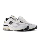 New Balance 2002R White Black Gold Metallic alacsony szárú sneaker – termékfotó, oldalnézet