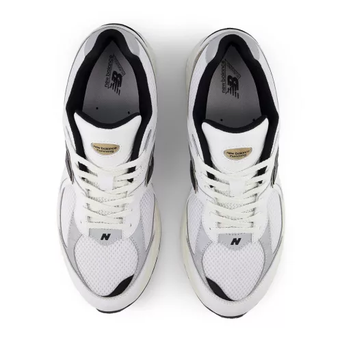 New Balance 2002R White Black Gold Metallic alacsony szárú sneaker – termékfotó, oldalnézet