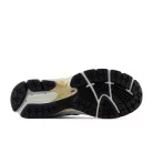 New Balance 2002R White Black Gold Metallic alacsony szárú sneaker – termékfotó, oldalnézet