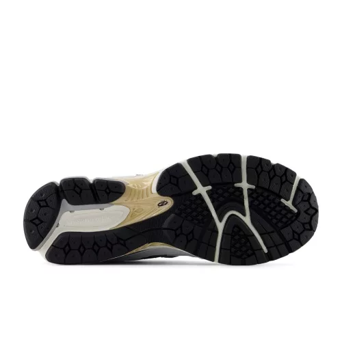 New Balance 2002R White Black Gold Metallic alacsony szárú sneaker – termékfotó, oldalnézet