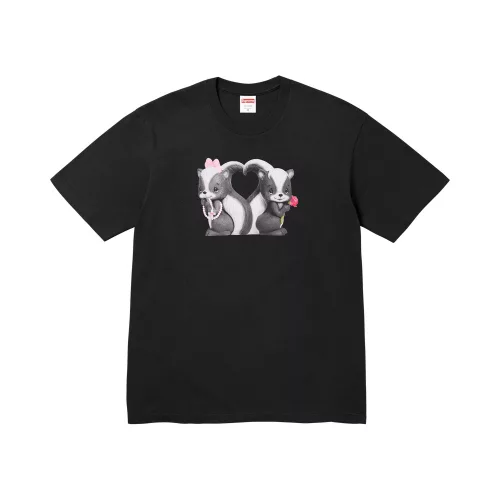 Supreme Skunk Tee 'Black' – termékfotó, oldalnézet