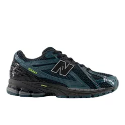 New Balance 1906R Medusa Green Black alacsony szárú sneaker – termékfotó, oldalnézet