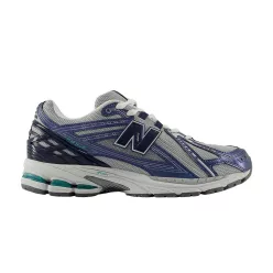 New Balance 1906R Grey Blue Metallic alacsony szárú sneaker – termékfotó, oldalnézet