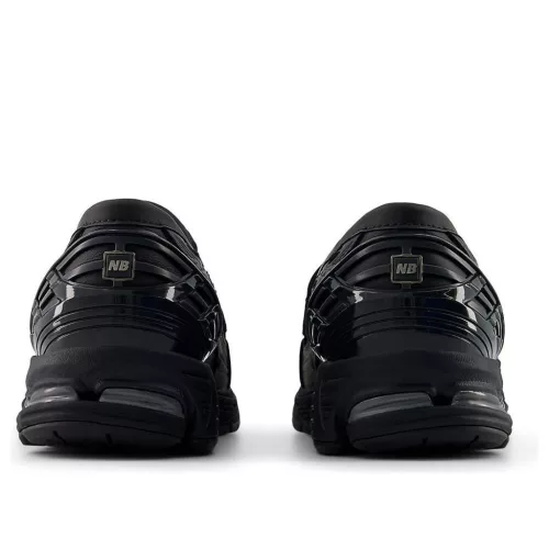 New Balance 1906L Black Angora alacsony szárú sneaker – termékfotó, oldalnézet