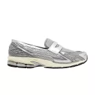 New Balance 1906L Metallic Silver alacsony szárú sneaker – termékfotó, oldalnézet