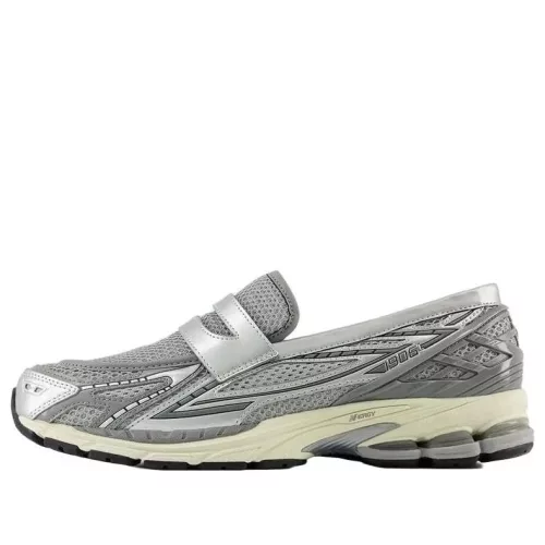 New Balance 1906L Metallic Silver alacsony szárú sneaker – termékfotó, oldalnézet