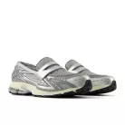 New Balance 1906L Metallic Silver alacsony szárú sneaker – termékfotó, oldalnézet