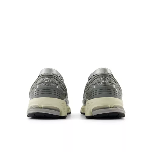 New Balance 1906L Metallic Silver alacsony szárú sneaker – termékfotó, oldalnézet