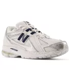 New Balance 1906R White Navy Silver Metallic alacsony szárú sneaker – termékfotó, oldalnézet