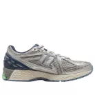 New Balance 1906R Still Water Lab Green alacsony szárú sneaker – termékfotó, oldalnézet