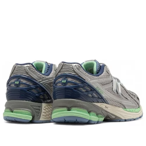New Balance 1906R Still Water Lab Green alacsony szárú sneaker – termékfotó, oldalnézet